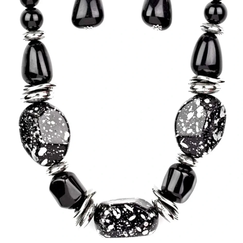 In Good Glazes - Black Necklace - Picture 2 of 3